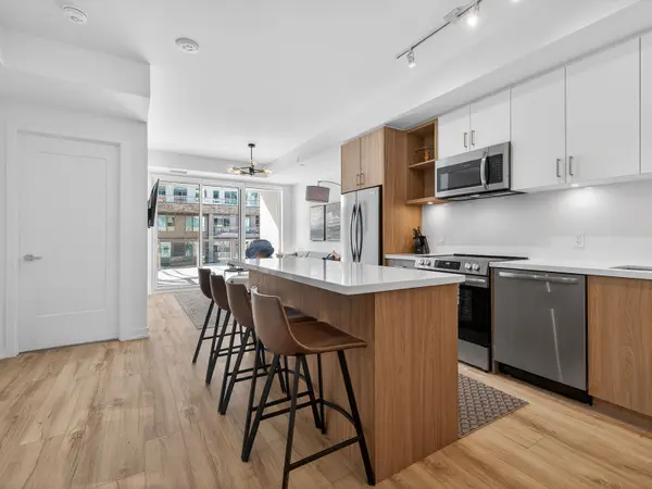 Innisfil, ON L9R 0R6,333 Sunseeker AVE #240