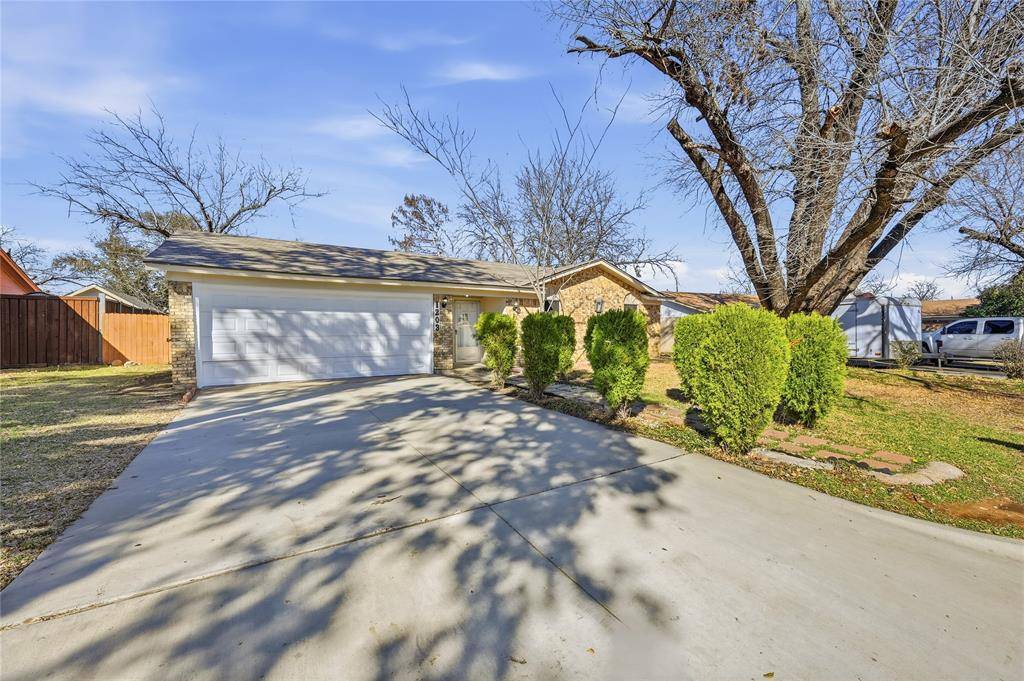 1203 Southmoor Drive, Arlington, TX 76010