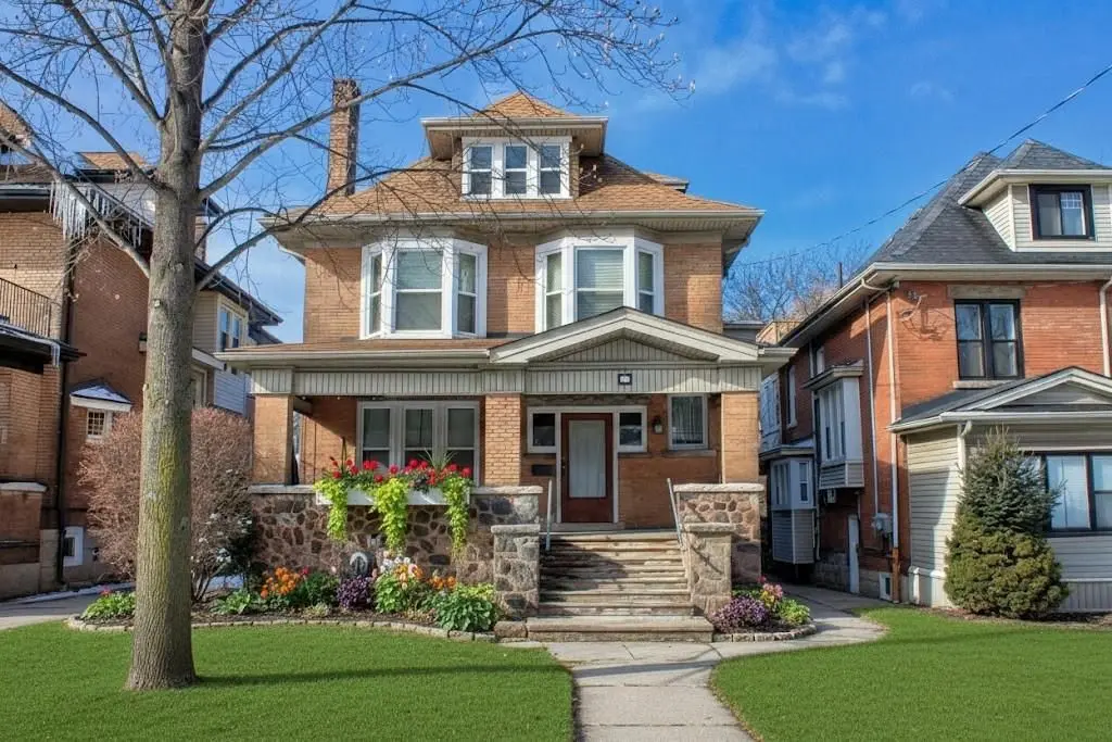 22 BLAKE ST #3, Hamilton, ON L8M 2S5