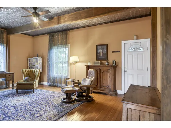 Roseburg, OR 97470,693 NE WINCHESTER ST