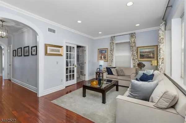 6 Harding Ct, Passaic City, NJ 07055