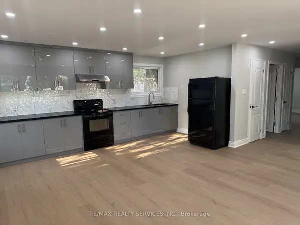 Barrie, ON L4N 3Y1,41 Maclaren AVE #UPPER