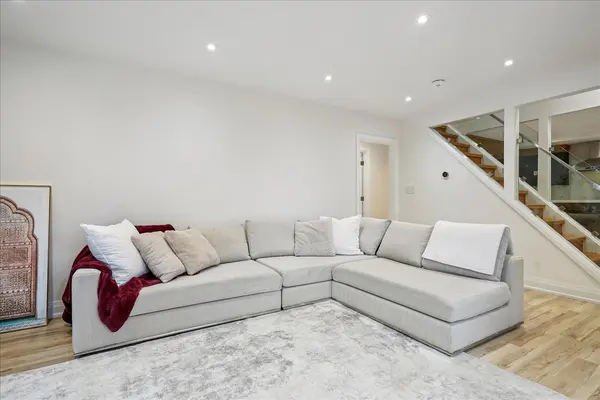 Brampton, ON L6Y 1C7,10 Harold ST