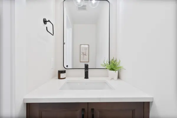 5 Doerr CT, North Middlesex, ON N0M 1A0