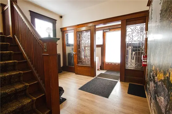 22 BLAKE ST #3, Hamilton, ON L8M 2S5