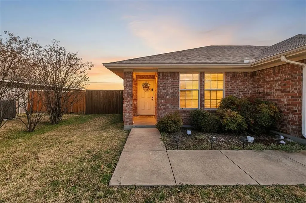 1185 Greywood Drive, Van Alstyne, TX 75495