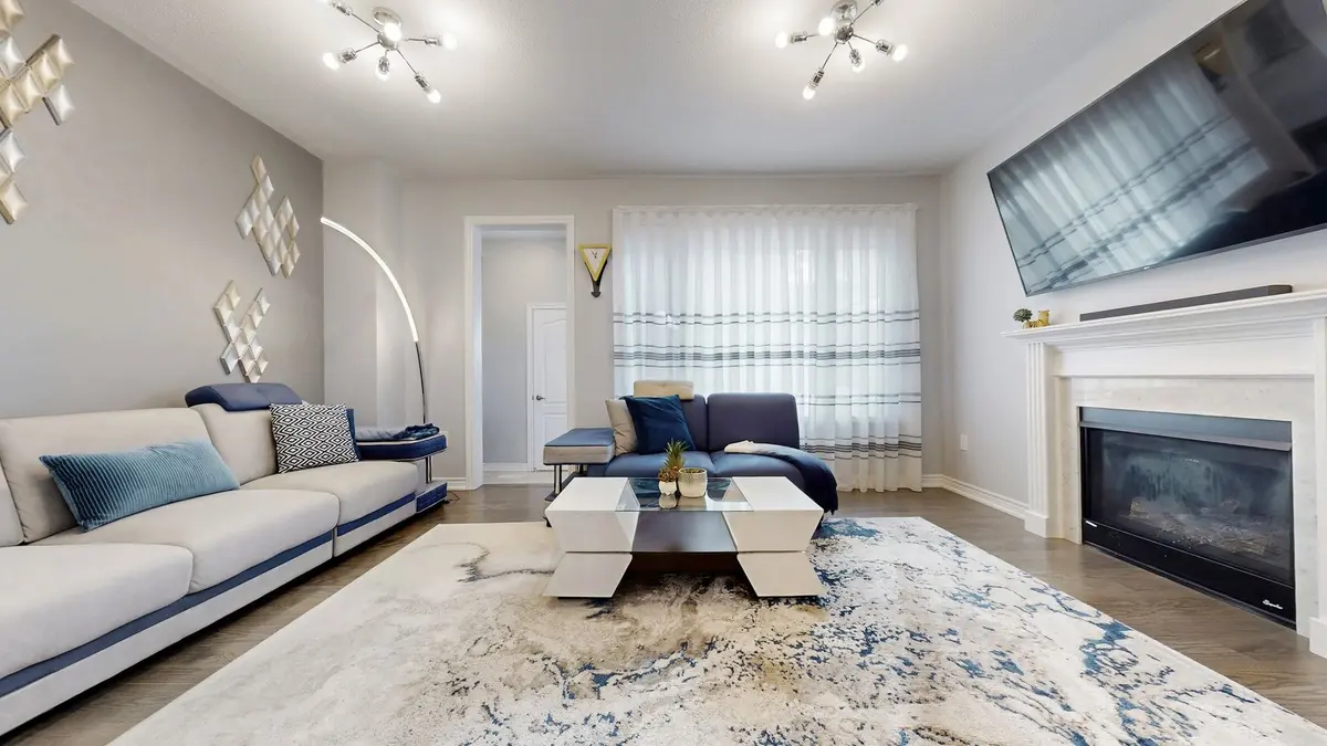 9 Applegate DR, East Gwillimbury, ON L9N 0R2