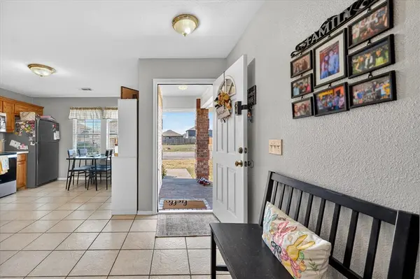 1185 Greywood Drive, Van Alstyne, TX 75495