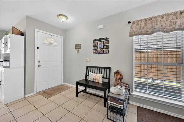 1185 Greywood Drive, Van Alstyne, TX 75495