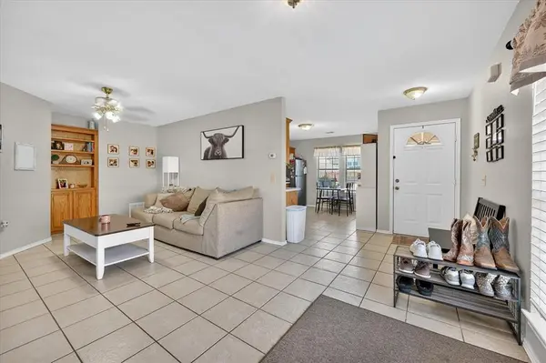 1185 Greywood Drive, Van Alstyne, TX 75495