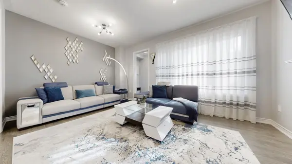 9 Applegate DR, East Gwillimbury, ON L9N 0R2