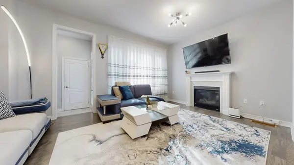 9 Applegate DR, East Gwillimbury, ON L9N 0R2