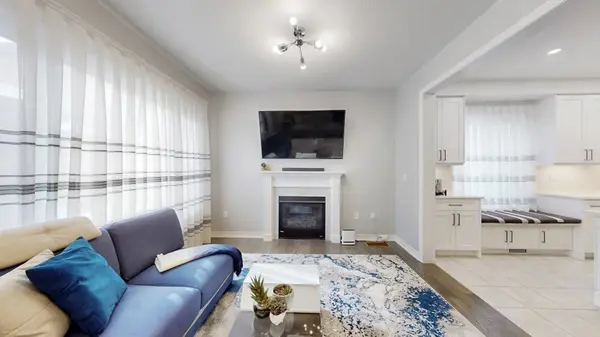 9 Applegate DR, East Gwillimbury, ON L9N 0R2