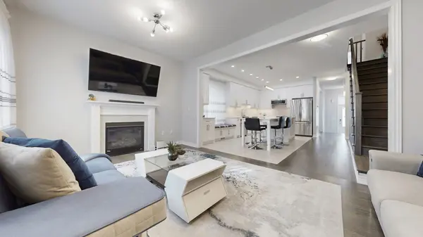 9 Applegate DR, East Gwillimbury, ON L9N 0R2