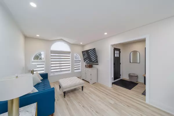 Barrie, ON L4N 8S8,61 Silver Maple CRES