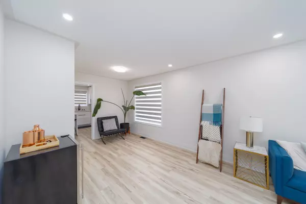 Barrie, ON L4N 8S8,61 Silver Maple CRES