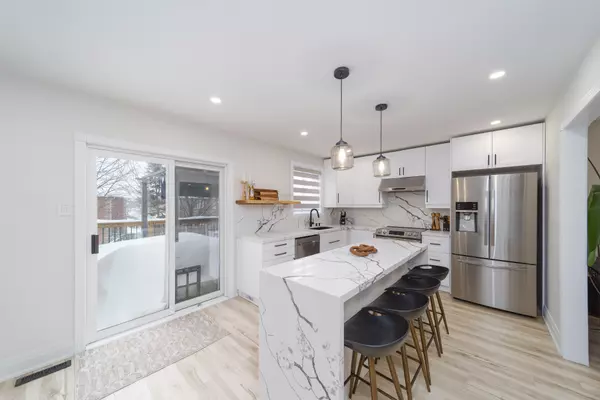 Barrie, ON L4N 8S8,61 Silver Maple CRES