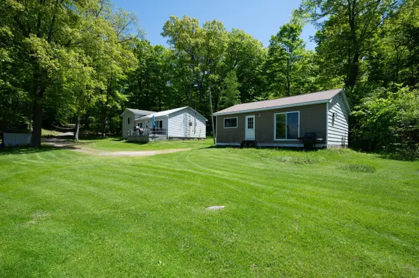 1122 Gananoque Lake RD, Front Of Leeds & Seeleys Bay, ON K7G 2V4