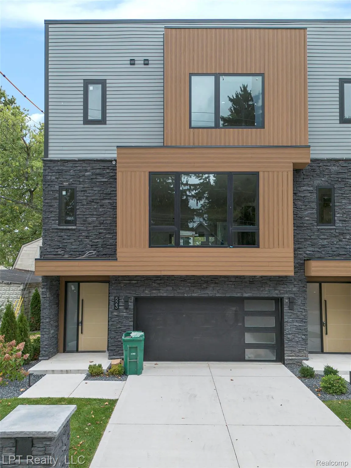 523 Walnut ST, Brighton, MI 48116