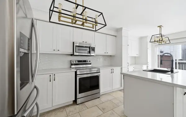 10 Greenhalf DR, Ajax, ON L1S 7N6