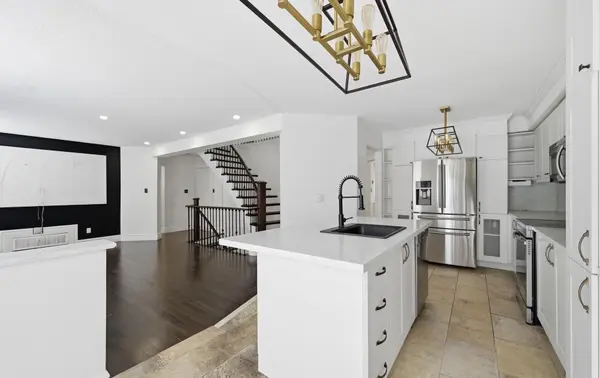 10 Greenhalf DR, Ajax, ON L1S 7N6