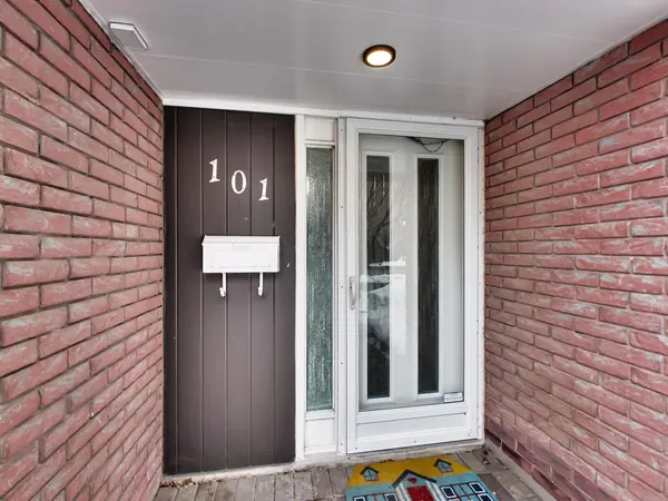 2145 Sherobee RD #101, Mississauga, ON L5A 3G8