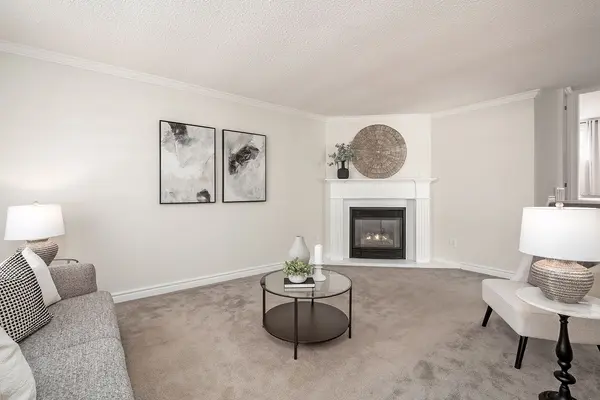 33 Gemini DR, Hamilton, ON L9C 6R5