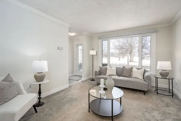 33 Gemini DR, Hamilton, ON L9C 6R5