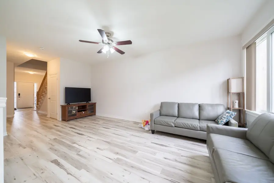 107 Dennis DR, West Lincoln, ON L0R 2A0