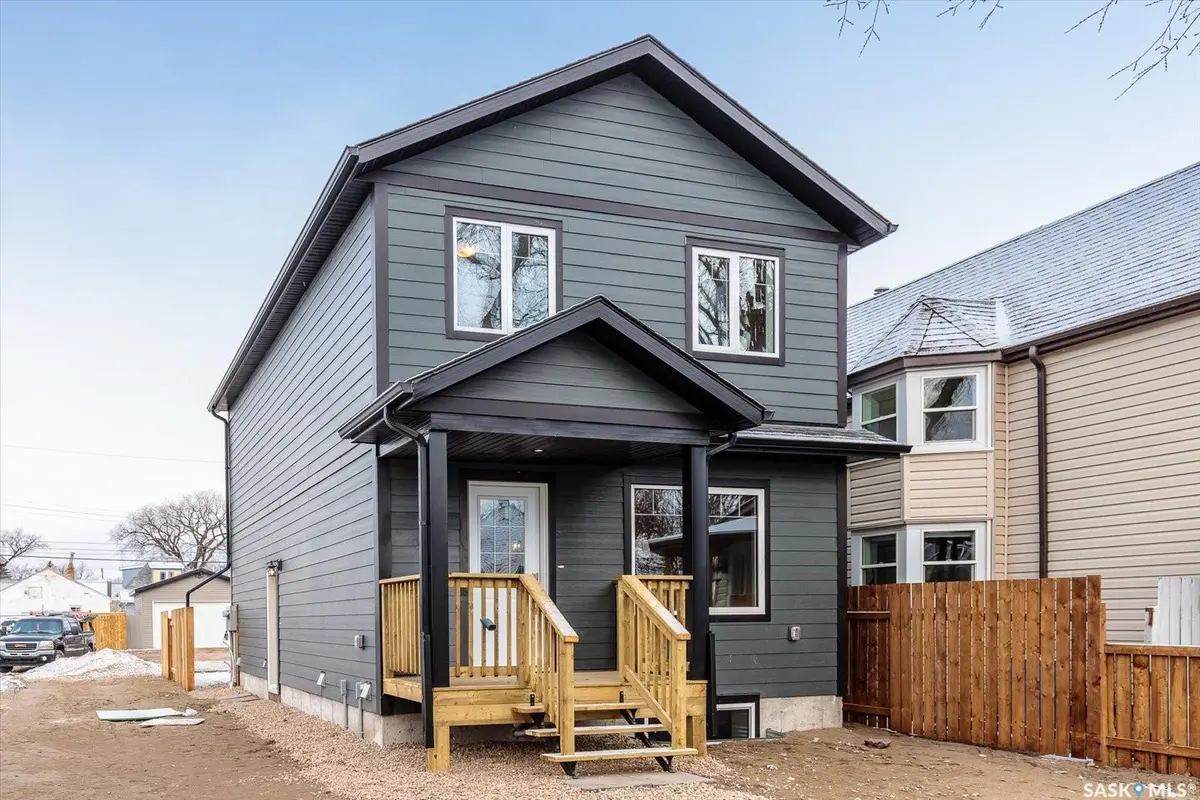 133 E AVENUE S, Saskatoon, SK S7M 1R7
