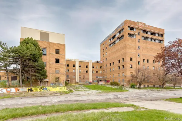 210 HIGHLAND ST, Highland Park, MI 48203