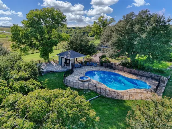 2275 W Moonlight Drive, Robinson, TX 76706