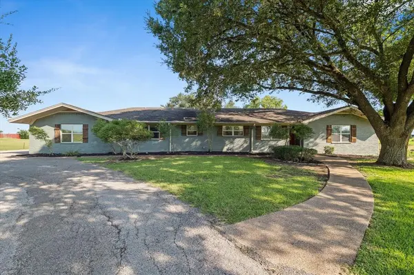 2275 W Moonlight Drive, Robinson, TX 76706