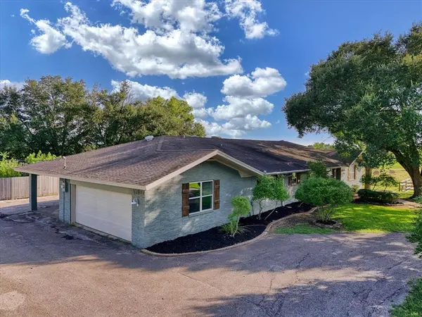 2275 W Moonlight Drive, Robinson, TX 76706