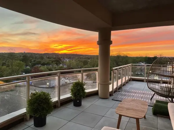 15277 Yonge ST #503, Aurora, ON L4G 1Y3