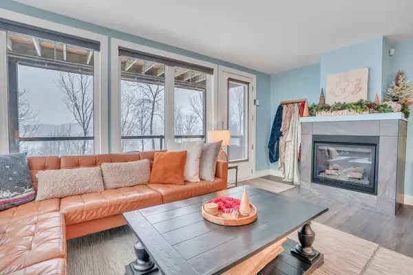 1 Tree Tops LN #201, Huntsville, ON P1H 1A9