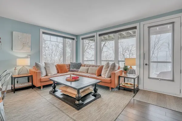 1 Tree Tops LN #201, Huntsville, ON P1H 1A9