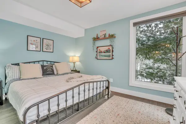 1 Tree Tops LN #201, Huntsville, ON P1H 1A9