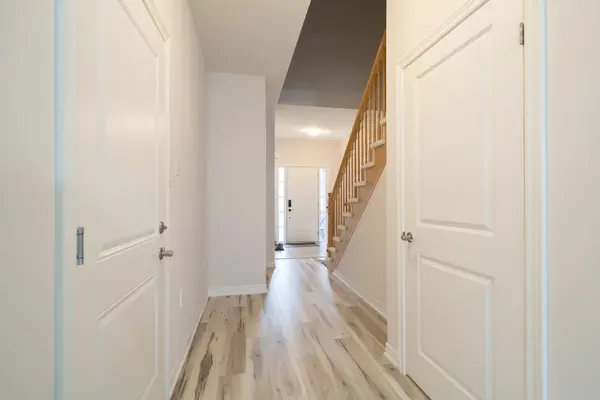 107 Dennis DR, West Lincoln, ON L0R 2A0