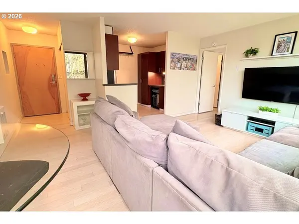 2020 SW MAIN ST #402, Portland, OR 97205