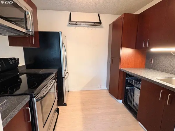 2020 SW MAIN ST #402, Portland, OR 97205