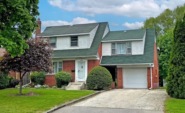 246 Waterloo AVE, Toronto C06, ON M3H 3Z4