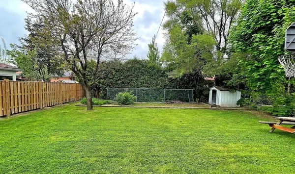 246 Waterloo AVE, Toronto C06, ON M3H 3Z4