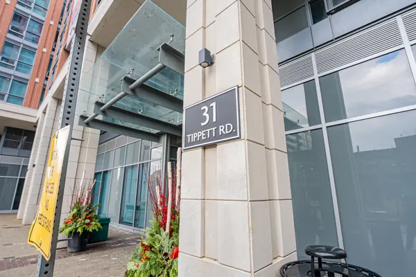 31 Tippett RD #821, Toronto C06, ON M3H 0C8