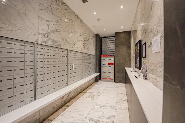 31 Tippett RD #821, Toronto C06, ON M3H 0C8