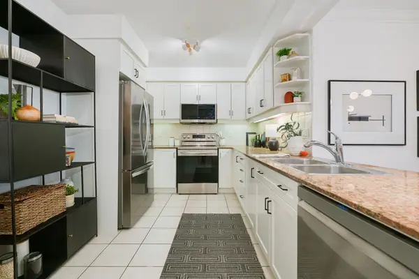 28 William Carson CRES #723, Toronto C12, ON M2P 2H1