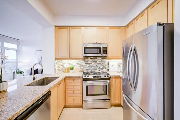 12 Woodstream BLVD #919, Vaughan, ON L4L 8C3