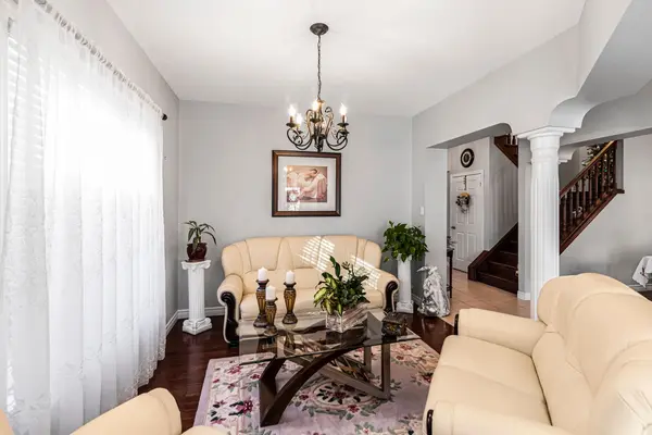 102 Erika CRES, Hamilton, ON L8W 0A2