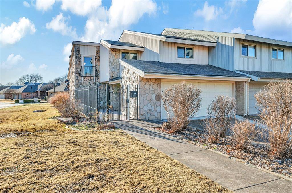 2901 Country Place Circle, Carrollton, TX 75006