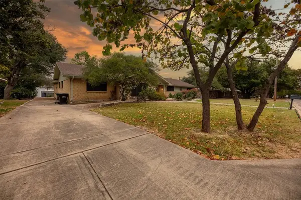 5122 Meadowbrook Drive, Greenville, TX 75402